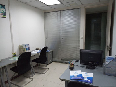 西湖區(qū)翠苑有1280元4人間寫字樓租 帶家私 精裝修 地.